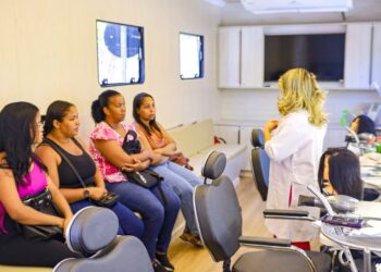 Carreta da Beleza inicia turmas de qualificação profissional para mulheres de Camaçari