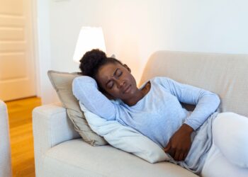 A ovulação dói? Especialista explica causas da dor intermenstrual e quando procurar ajuda médica