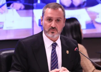 Dino determina reintegração de Andrei Rodrigues no comando da PF