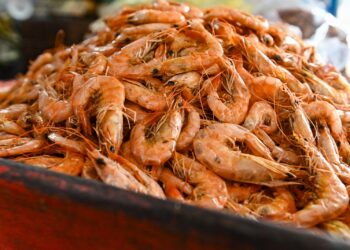 Procura por ingredientes para caruru de Cosme e Damião já começa nas feiras e mercados populares em Salvador