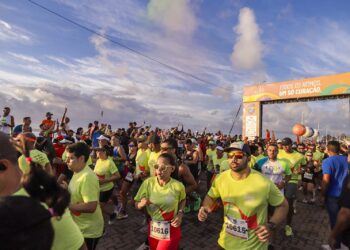 Bruno Reis participa da Maratona Salvador e enfatiza importância da prova para a economia local