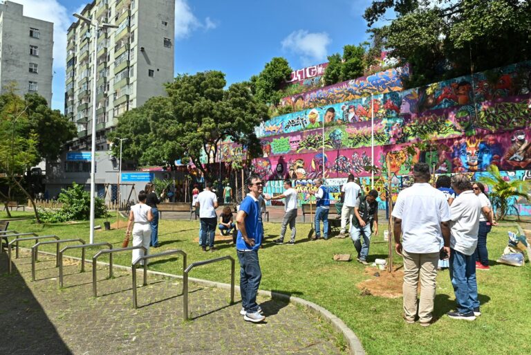 plantio_reurbanizacao_barroquinha_foto_jefferson_peixoto_secom_pms_6