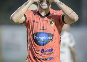 De volta ao futebol catarinense após 14 anos, Nenê Bonilha valoriza estreia com gol da vitória pelo Santa Catarina