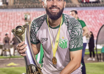 Alcindo Oliveira celebra título da Série D e destaca metodologia de trabalho no Uberlândia