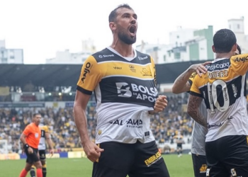 Autor de gol na vitória sobre o Avaí, Luciano Castán ultrapassa a marca de 2 mil minutos pelo Criciúma na Série B