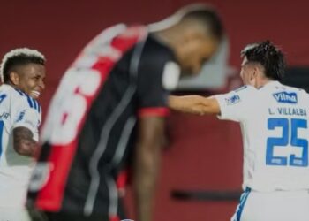 Dentro de casa e de virada, Vitória perde para o Cruzeiro