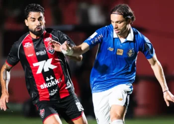 Vitória se afasta do Z-4 e mantém Grêmio ameaçado no Brasileirão