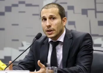 “Verdade prevalecerá”, diz número 2 da PF após afastamento de Andrei