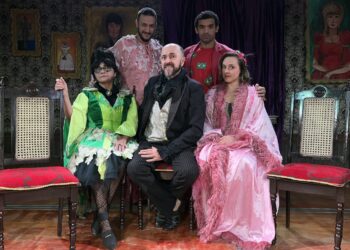 TEATRO DA PRAIA: Entre vampiros e absurdos do cotidiano, espetáculo “Malasombro” transforma o terror em comédia política