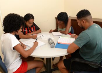 Casas dos Estudantes Quilombolas ajudam jovens da Ilha de Maré a realizar sonho da formação universitária