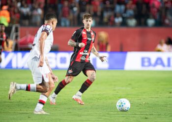 Vitória fica no empate com o Furacão e mantém 13ª colocação