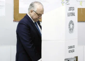 Vontade das urnas precisa ser respeitada, afirma Fachin após votar