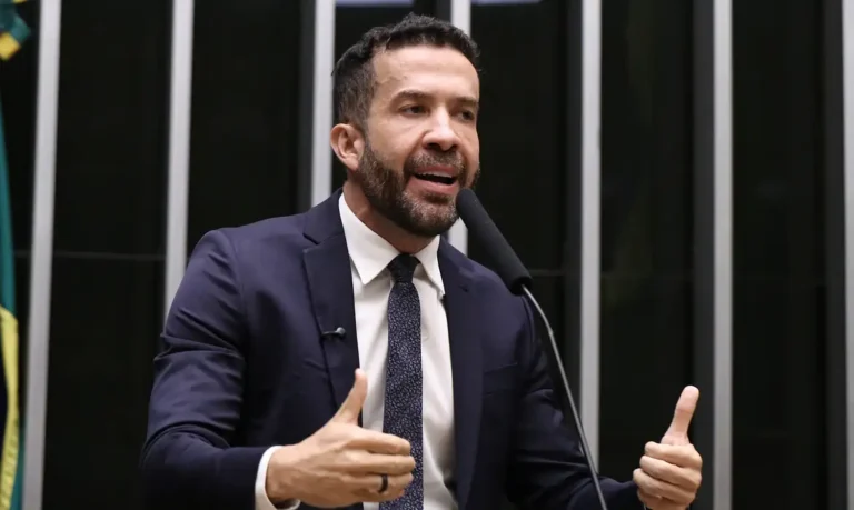 André Janones