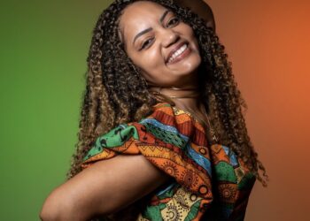 Karol Freitas leva samba ao Mercado de Arte Popular de Feira de Santana neste sábado (17)