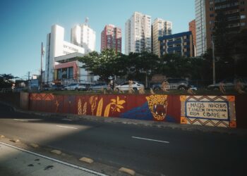 Novos murais transformam o entorno do BRT do Itaigara em percurso de arte, memória e pertencimento