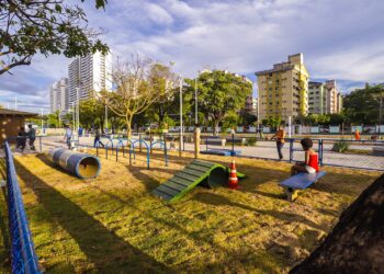 Prefeitura inaugura parque linear do Imbuí com 140 novas árvores, 12 quiosques e espaços de lazer para as famílias