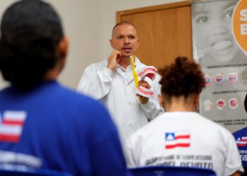 Em Salvador, Odontomóvel disponibiliza atendimento em saúde bucal gratuito para cerca de mil estudantes da rede estadual