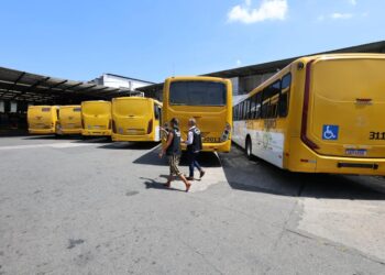 PGE e Procon da Bahia levam à Justiça e à polícia denúncias sobre 944 ônibus parados em Salvador no segundo turno da eleição