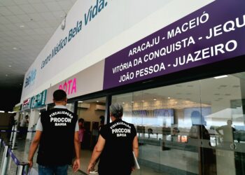 Procon-BA orienta passageiros nas estações de metrô de Salvador sobre gratuidade do transporte nas eleições