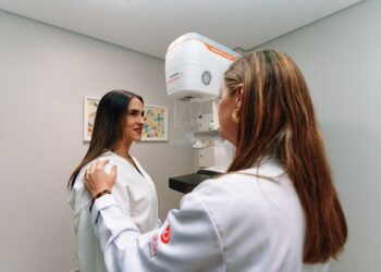 Outubro Rosa reforça importância de exames de imagem além da mamografia