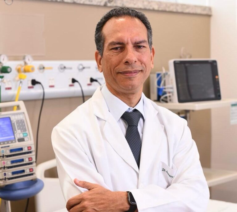 Neurologista Jamary Oliveira Filho, coordenador da UTI Neurológica e do Centro de Pesquisa Clínica do Hospital Mater Dei Salvador - Crédito Valter Andrade