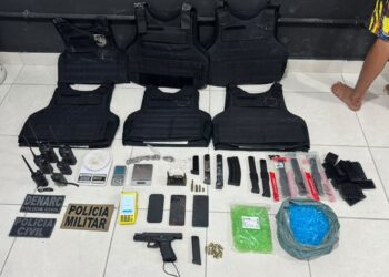 Ação integrada das Polícias Militar e Civil alcança três homens e apreende armas em Porto Seguro