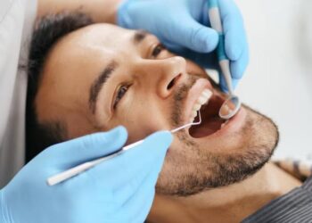 Consulta odontológica vai muito além de dentes e gengiva
