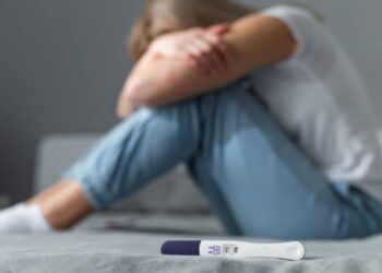 Luto “invisível” a cada mês, isolamento social e depressão podem afetar homens e mulheres que não conseguem ter filhos