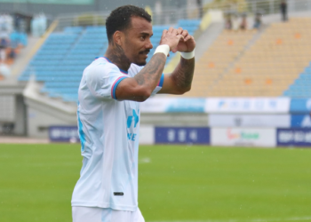 Matheus Serafim marca duas vezes, assume artilharia na Coreia do Sul e bate recorde de participações em gols