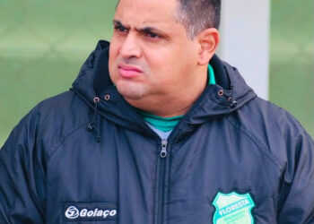 Treinador Leston Júnior renova com o Floresta para 2027 e mantém projeto de acesso à Série B