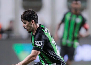 Eduardo Person volta aos treinos com o grupo e pode reforçar o América contra o Cuiabá