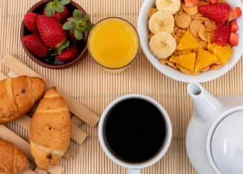 Comer sempre o mesmo café da manhã faz mal? Nutricionista esclarece